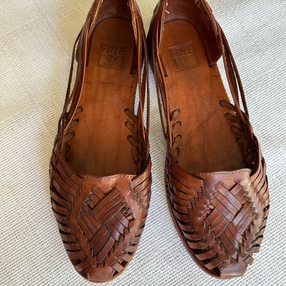 Frye huaraches. Size 7 made in Mexico. Beautifully made. Lightly worn - Picture 3 of 3
